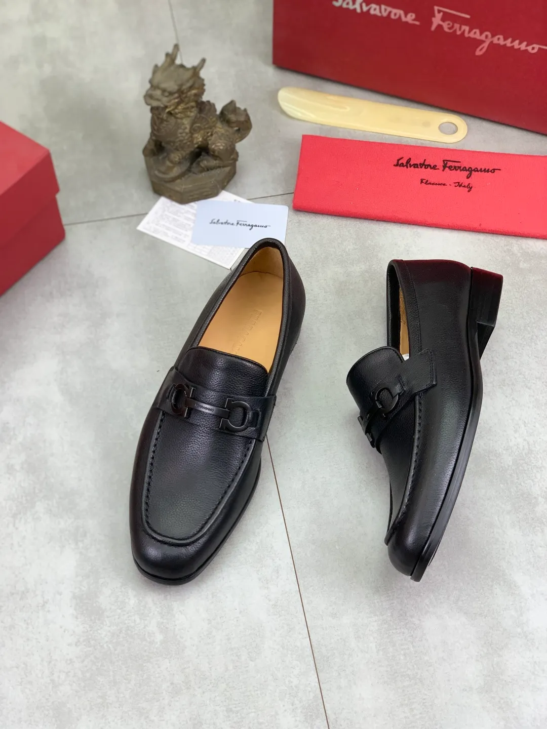 Men's Men's Shoes 💰P560💰[New Style] Water-dyed Niuli 🆘[Salvatore Ferragamo] Ferragamo's latest casual business leather shoes for men! Listed simultaneously! The fabric is made of specially imported original calfskin, the lining is made of imported water-dyed cowhide, and the original combination outsole is absolutely luxurious and leads the fashion trend. Matching code: 39-44 (45 46 customized) 2️⃣ colors available